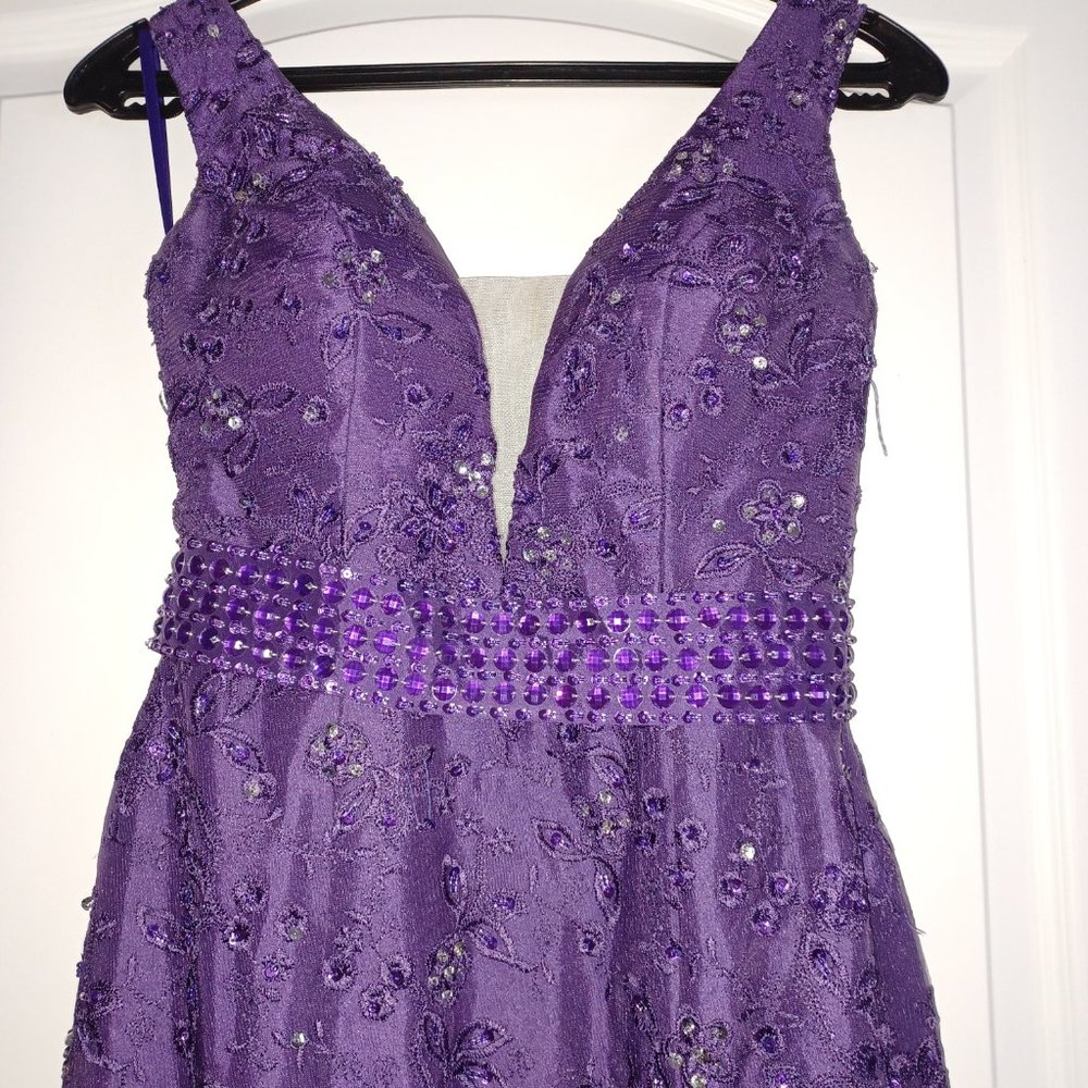 Dress - Picture 3 of 7